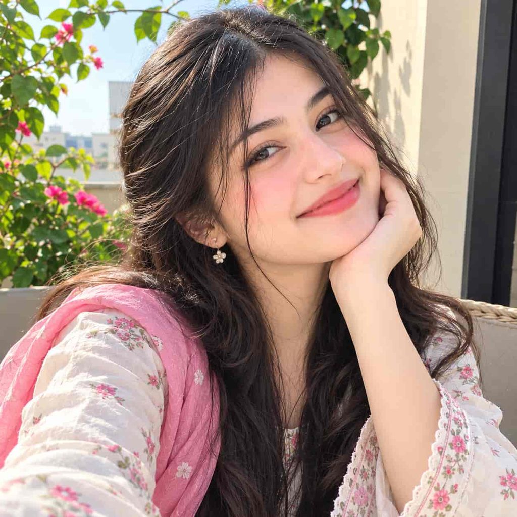 Happy Girl Selfie DP